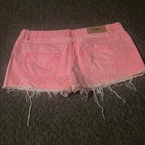Victoria’s Secret Jean shorts. Size 8. Excellent condition.